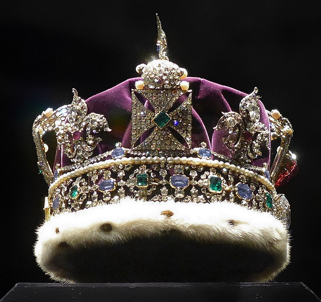 THE SURPRISING WAY THE QUEEN’S FATHER HID THE CROWN JEWELS DURING&nbsp;WWII